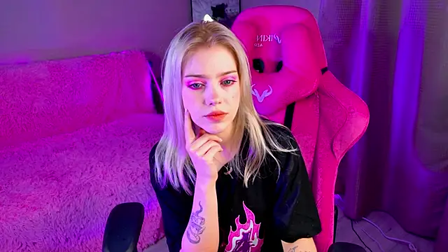 Snapshot of Shawty_Blonde chatting on February 4, 2025, 9:41 pm Shawty Blonde online show from February 4, 2025, 9:41 pm