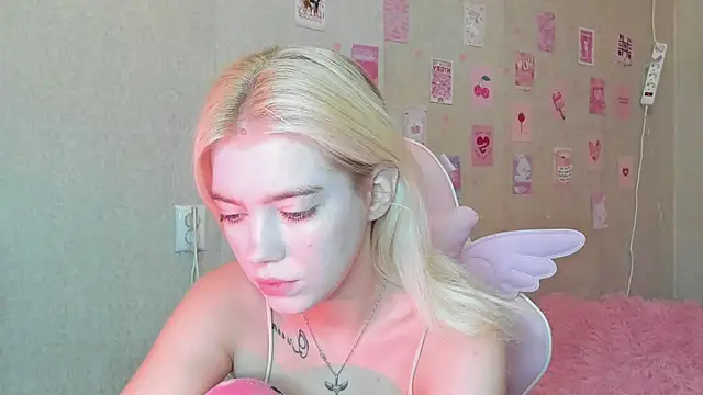 Snapshot of Shawty_Blonde chatting on September 14, 2025, 6:30 pm Shawty Blonde online show from September 14, 2025, 6:30 pm