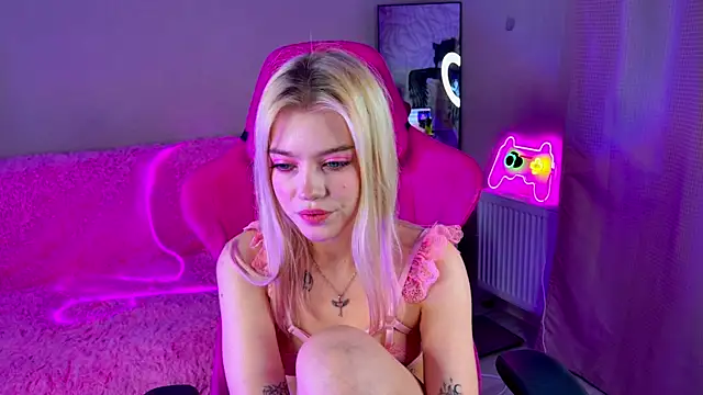 Snapshot of Shawty_Blonde chatting on January 30, 2025, 9:25 pm Shawty Blonde online show from January 30, 2025, 9:25 pm