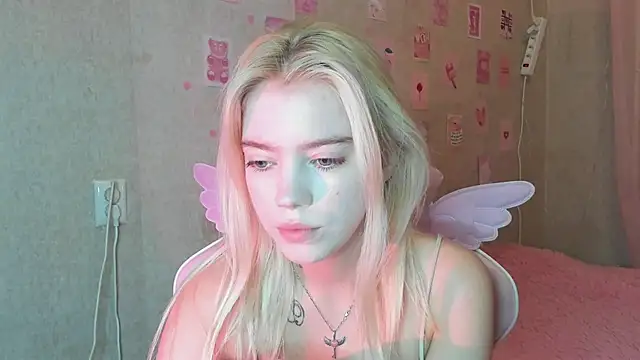 Snapshot of Shawty_Blonde chatting on September 11, 2025, 5:35 pm Shawty Blonde online show from September 11, 2025, 5:35 pm
