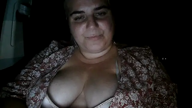 Snapshot of IvannaMystique chatting on July 25, 2026, 8:37 pm IvannaMystique online show from July 25, 2026, 8:37 pm