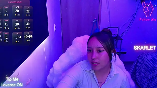 Skarlet Adams28 online show from October 2, 2025, 7:39 pm