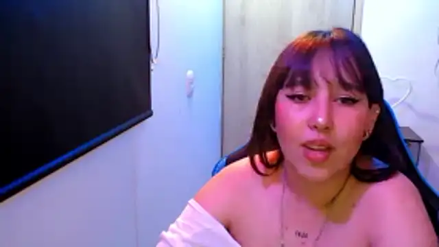 Skarlet Adams28 online show from May 14, 2026, 6:05 pm
