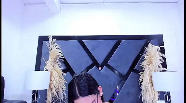 KylieWhite online show from February 19, 2025, 3:49 pm
