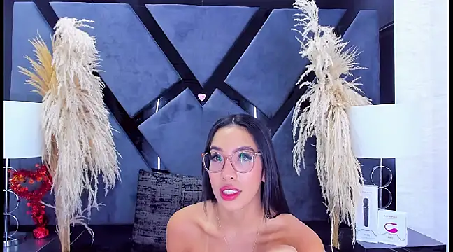 KylieWhite online show from January 25, 2025, 11:13 am