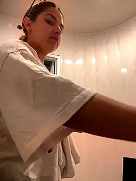 Snapshot of CharleneWoods chatting on October 1, 2025, 5:01 am CharleneWoods online show from October 1, 2025, 5:01 am