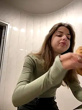 Snapshot of CharleneWoods chatting on October 15, 2025, 4:55 am CharleneWoods online show from October 15, 2025, 4:55 am