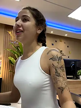 Snapshot of CharleneWoods chatting on October 10, 2025, 4:57 am CharleneWoods online show from October 10, 2025, 4:57 am