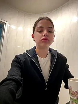 Snapshot of CharleneWoods chatting on October 9, 2025, 4:57 am CharleneWoods online show from October 9, 2025, 4:57 am