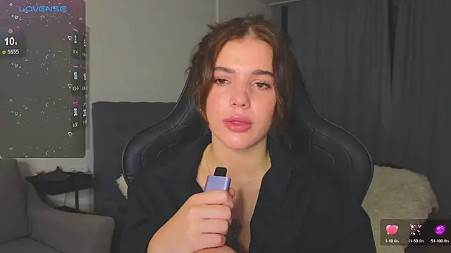 adrianawow1 online show from October 8, 2025, 9:15 pm