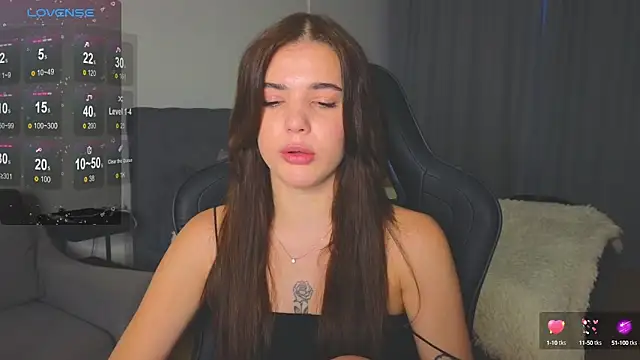 adrianawow1 online show from October 7, 2025, 3:07 am