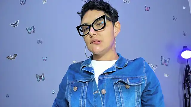 Kaira mosse online show from October 17, 2025, 11:23 am