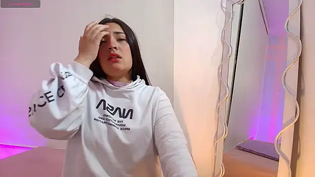 Brendda tay online show from March 14, 2025, 3:26 am