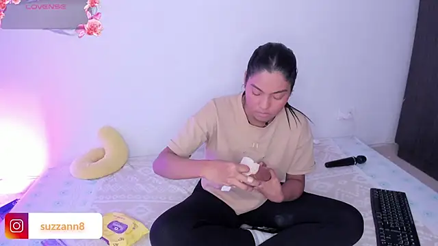 AnneteLynch online show from March 27, 2026, 10:33 pm