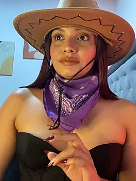 Snapshot of Melanyprada chatting on October 26, 2025, 3:29 am Melanyprada online show from October 26, 2025, 3:29 am