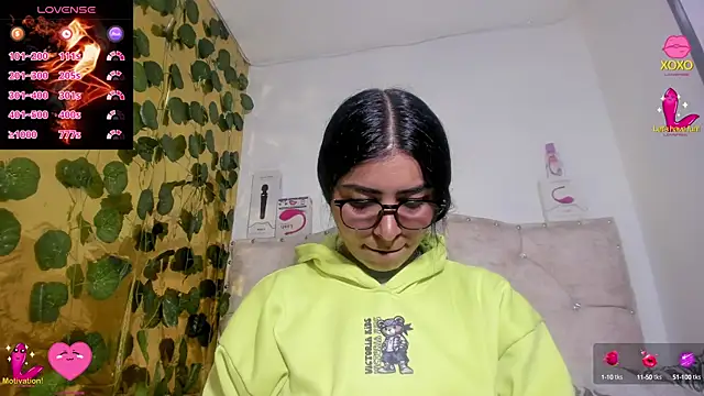 Snapshot of cristalconnorr chatting on October 1, 2025, 4:22 pm cristalconnorr online show from October 1, 2025, 4:22 pm