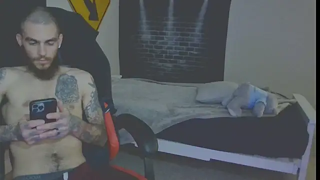 XMeF10 online show from March 17, 2025, 1:46 am