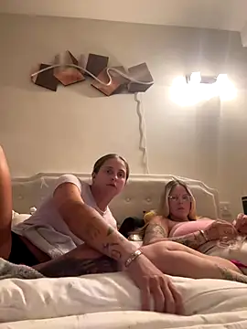 Snapshot of Sexyyduoxx chatting on September 18, 2025, 6:33 pm Sexyyduoxx online show from September 18, 2025, 6:33 pm