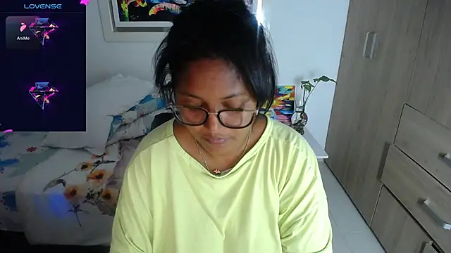 miajoseph  online show from February 4, 2025, 8:02 am