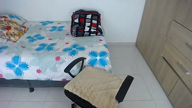 miajoseph  online show from September 30, 2025, 4:29 am