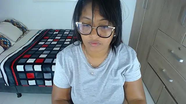 miajoseph  online show from January 19, 2025, 4:22 am
