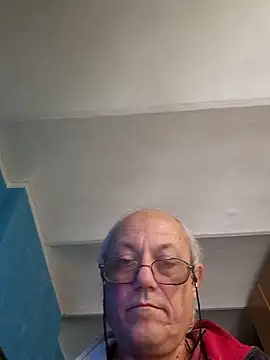 Snapshot of gianbragallini chatting on October 17, 2025, 11:01 am gianbragallini online show from October 17, 2025, 11:01 am