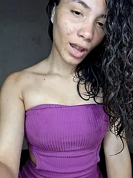 Snapshot of HelenHoltz chatting on September 24, 2025, 2:45 pm HelenHoltz online show from September 24, 2025, 2:45 pm