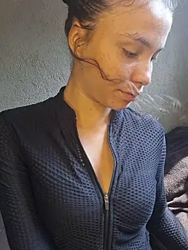 Snapshot of HelenHoltz chatting on October 28, 2025, 4:28 pm HelenHoltz online show from October 28, 2025, 4:28 pm