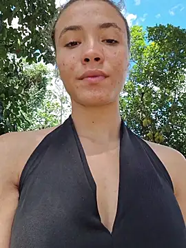 Snapshot of HelenHoltz chatting on October 24, 2025, 4:39 pm HelenHoltz online show from October 24, 2025, 4:39 pm