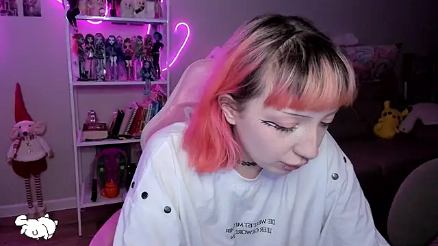 SweetieMollyy online show from November 1, 2025, 1:16 pm