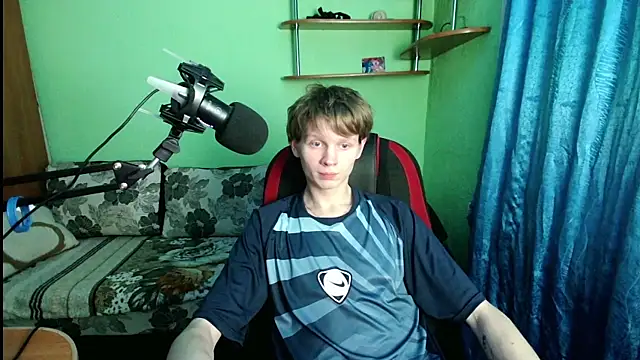 fameboyboo online show from December 1, 2025, 9:48 pm