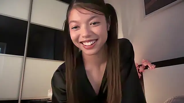 DesiredHoney online show from June 21, 2026, 4:13 pm