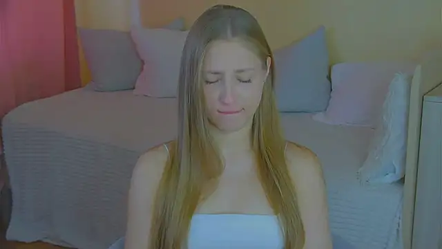 BritneyCruze online show from October 4, 2025, 7:54 am