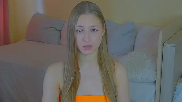 BritneyCruze online show from October 31, 2025, 9:39 am