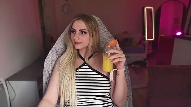 Snapshot of ce_leste__ chatting on February 6, 2025, 5:19 pm ce leste online show from February 6, 2025, 5:19 pm