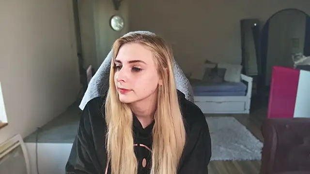 Snapshot of ce_leste__ chatting on February 1, 2025, 4:22 pm ce leste online show from February 1, 2025, 4:22 pm