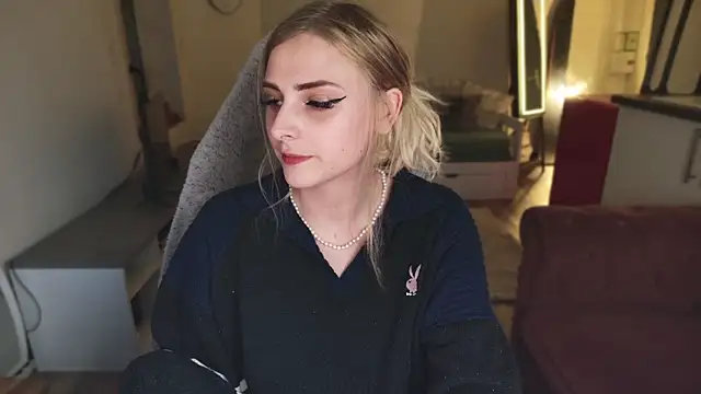 Snapshot of ce_leste__ chatting on February 22, 2025, 9:04 pm ce leste online show from February 22, 2025, 9:04 pm