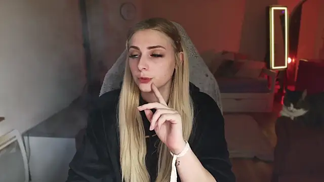 Snapshot of ce_leste__ chatting on February 7, 2025, 5:07 pm ce leste online show from February 7, 2025, 5:07 pm