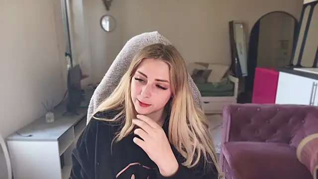 Snapshot of ce_leste__ chatting on March 6, 2025, 11:14 am ce leste online show from March 6, 2025, 11:14 am