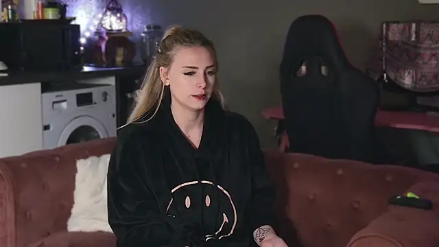 Snapshot of ce_leste__ chatting on March 14, 2025, 8:17 pm ce leste online show from March 14, 2025, 8:17 pm