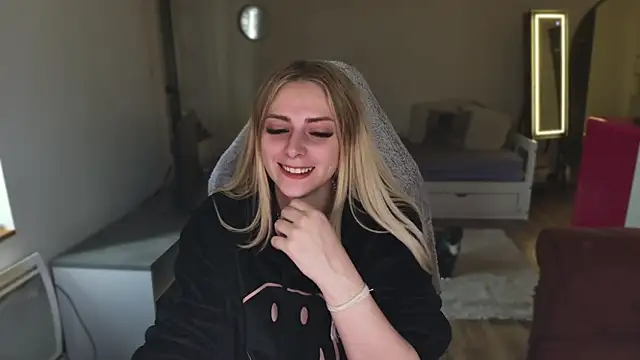 Snapshot of ce_leste__ chatting on February 13, 2025, 1:48 pm ce leste online show from February 13, 2025, 1:48 pm