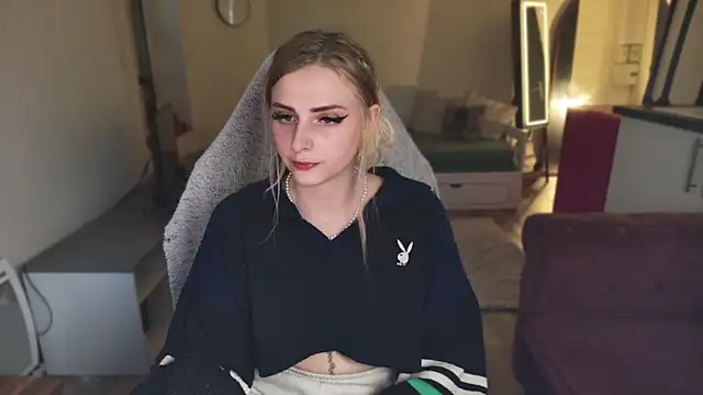 Snapshot of ce_leste__ chatting on February 22, 2025, 4:09 pm ce leste online show from February 22, 2025, 4:09 pm