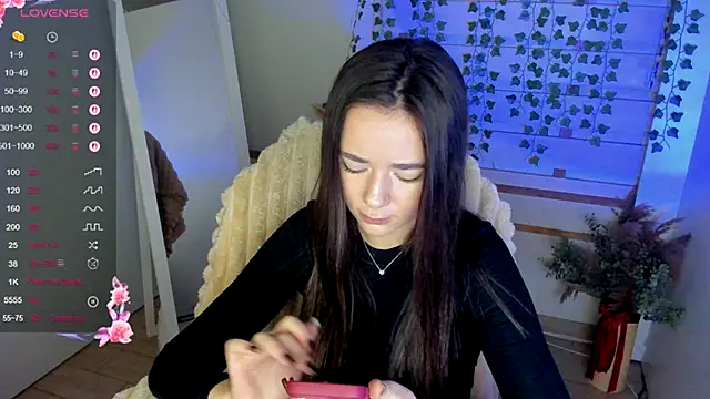 Snapshot of Bella_XO chatting on September 25, 2025, 6:52 am Bella XO online show from September 25, 2025, 6:52 am