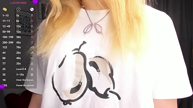 OdetteHarwick online show from November 15, 2025, 5:44 am