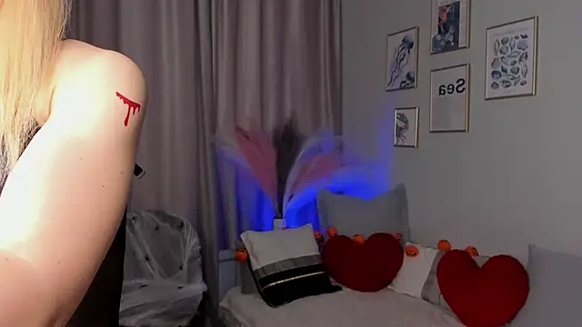 Snapshot of OdetteHarwick chatting on October 31, 2025, 8:33 am OdetteHarwick online show from October 31, 2025, 8:33 am