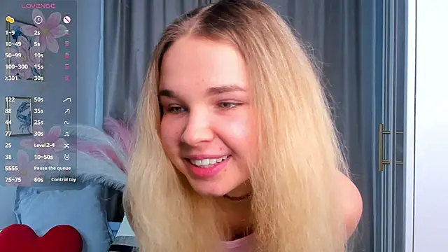 Snapshot of OdetteHarwick chatting on October 22, 2025, 8:03 am OdetteHarwick online show from October 22, 2025, 8:03 am