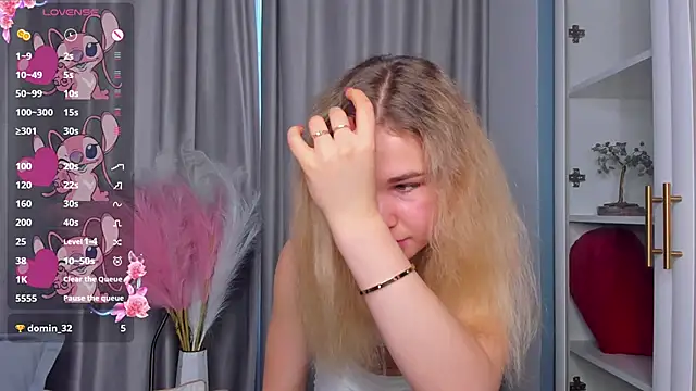 Snapshot of OdetteHarwick chatting on September 26, 2025, 9:38 am OdetteHarwick online show from September 26, 2025, 9:38 am