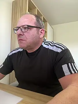 Snapshot of coupleLatinaLovers chatting on February 24, 2026, 11:11 am coupleLatinaLovers online show from February 24, 2026, 11:11 am