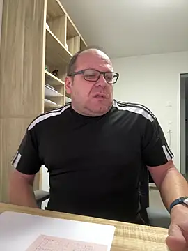 Snapshot of coupleLatinaLovers chatting on February 3, 2026, 6:40 am coupleLatinaLovers online show from February 3, 2026, 6:40 am