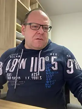 Snapshot of coupleLatinaLovers chatting on February 12, 2026, 6:46 am coupleLatinaLovers online show from February 12, 2026, 6:46 am